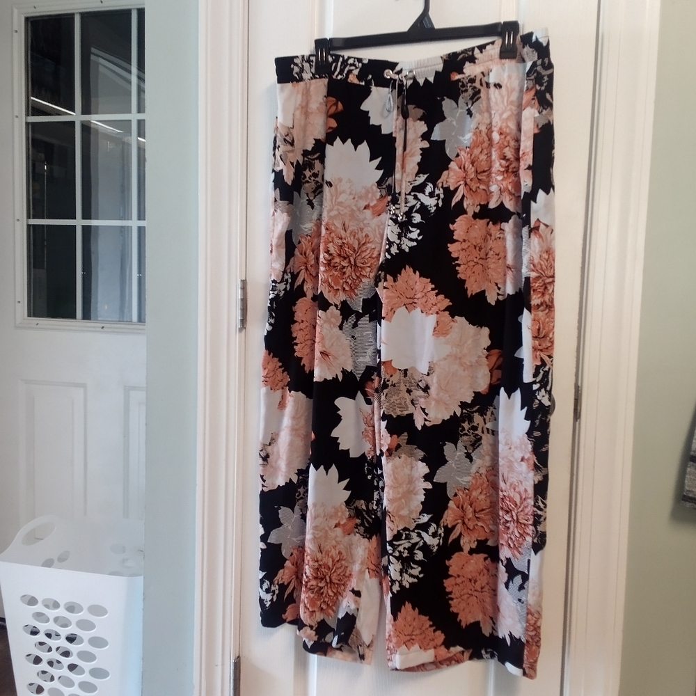JM Collection Floral Wide-Leg Pants Women's XXL Black White Peach EUC Dressy